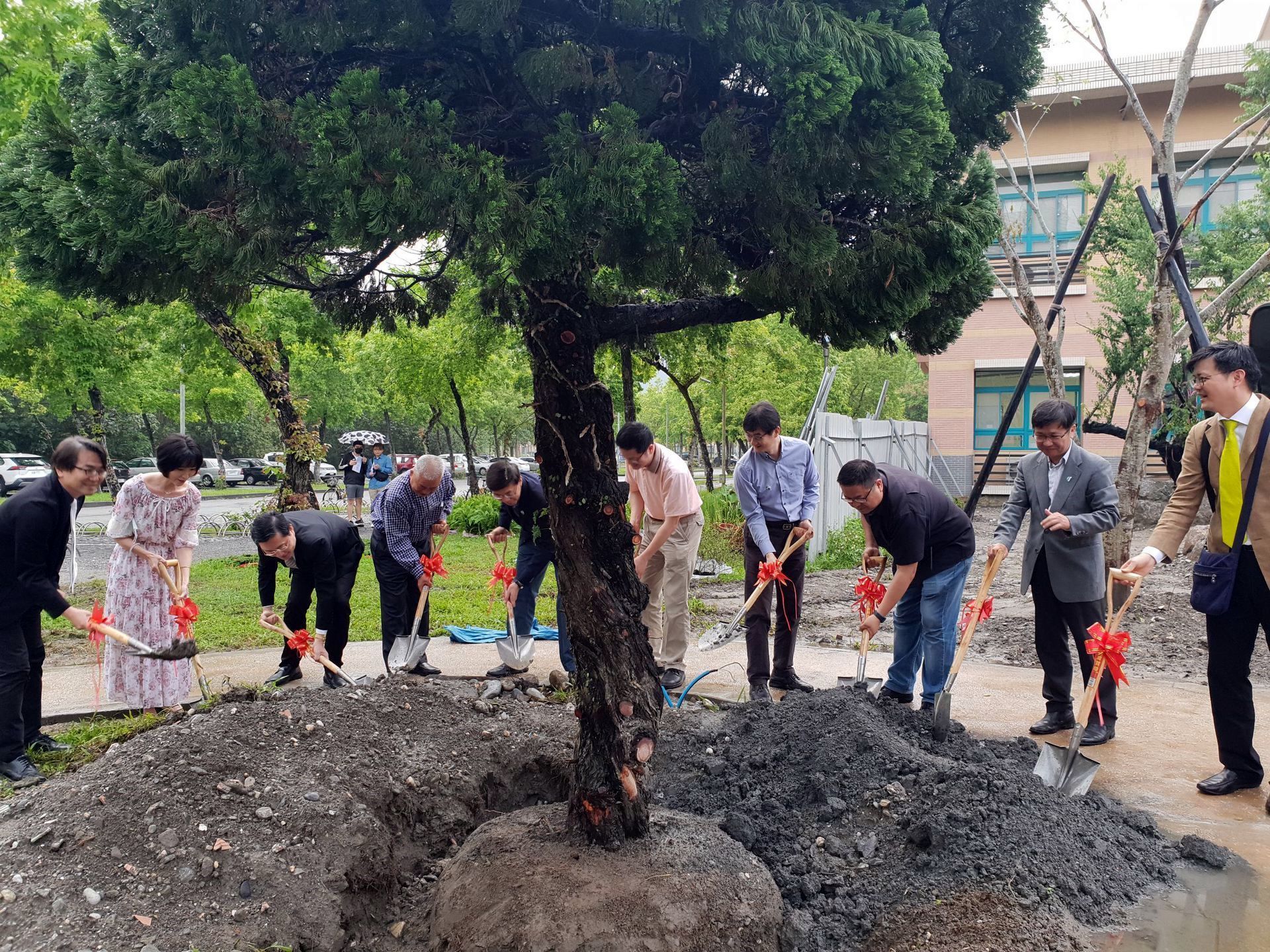 「詩經科技花園」開幕-植樹活動